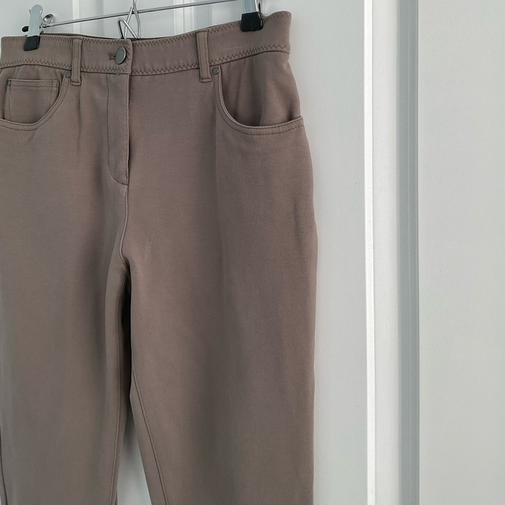 Women’s Chico’s Stylish Tan Pants - Picture 5 of 7